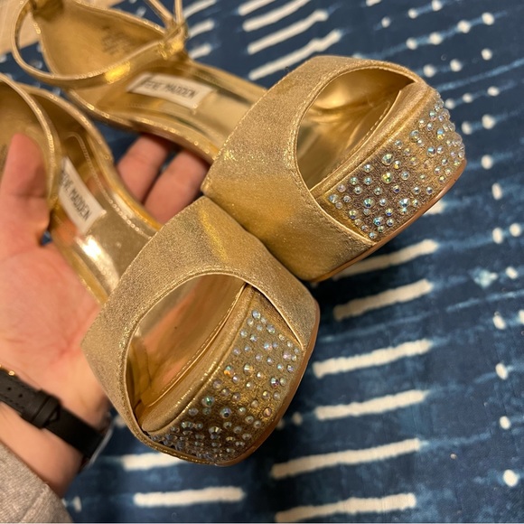 Steve Madden Nairi Gold Heel - Picture 5 of 11